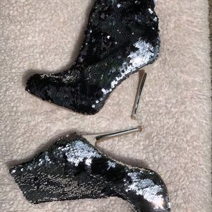 Size 7 heel ankle boot